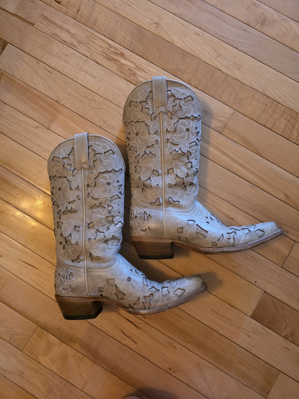 Shyanne Cream/Gray Embroidered Western Cowboy Boots